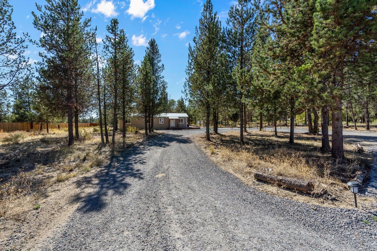 Country Cabin- private pickle ball court